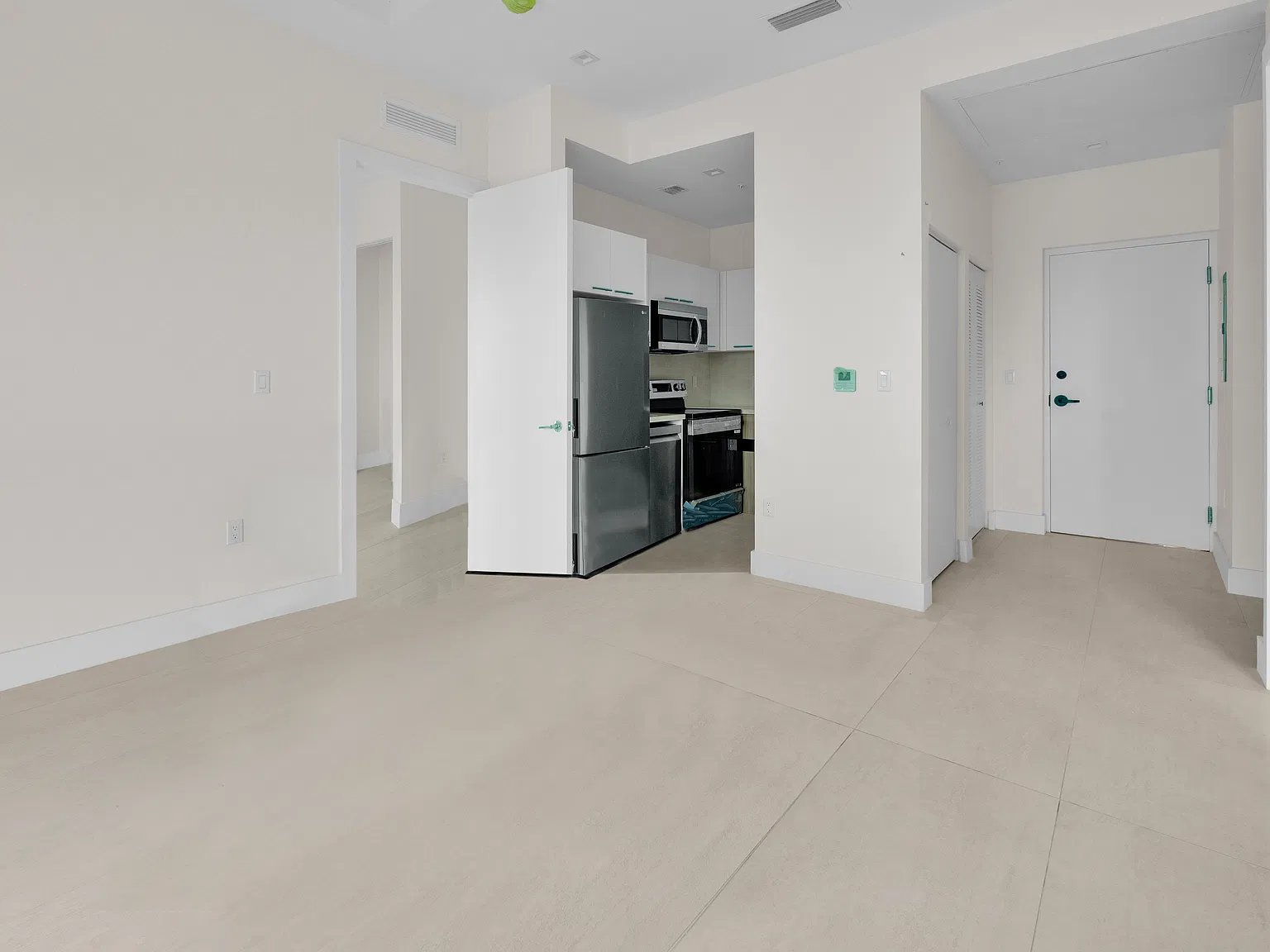 1 bed, 583 sqft, $2,100 — Photo 3