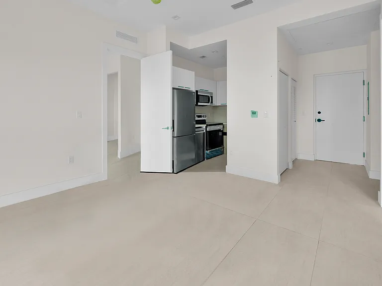 530 SW 11th Ave #202 — Photo 3