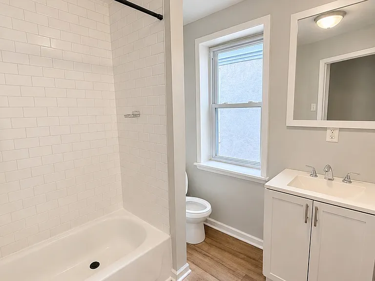 2033 W Oxford St — Photo 22
