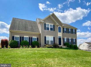 1942 Oak Hills Dr, Hanover, PA 17331