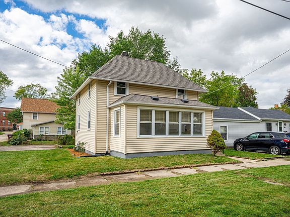 3rd image of 571 Warren Ave