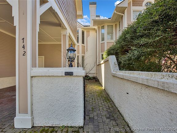 5th image of 742 Victorian Pl