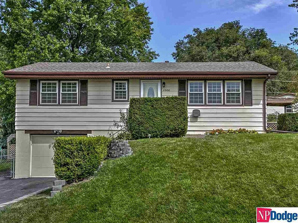 1st image of 2306 Robin Dr