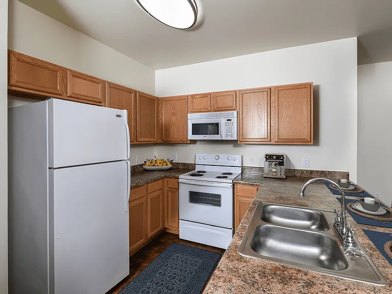 Pinnacle Pointe Apartments — Photo 5