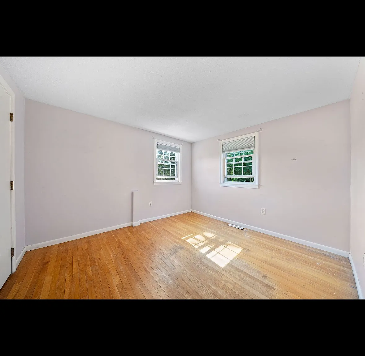 124 S River St — Photo 2