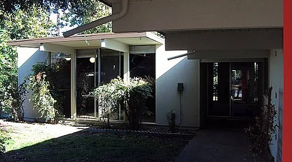 981 Ticonderoga Dr — Photo 2