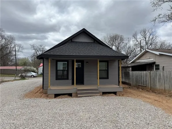311 Douglas St, Berryville, AR 72616