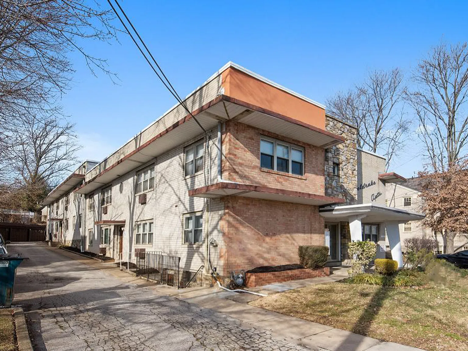 Sheldrake Apartments — Photo 3
