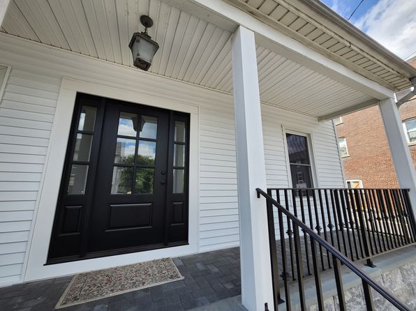 27 Main St