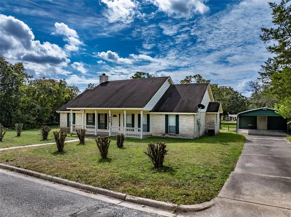949 N Horton St, La Grange, TX 78945