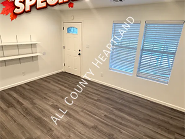 215 E Douglas Dr, Midwest City, OK 73110