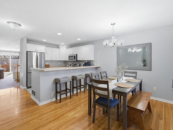 3rd image of 303 SE 30th St