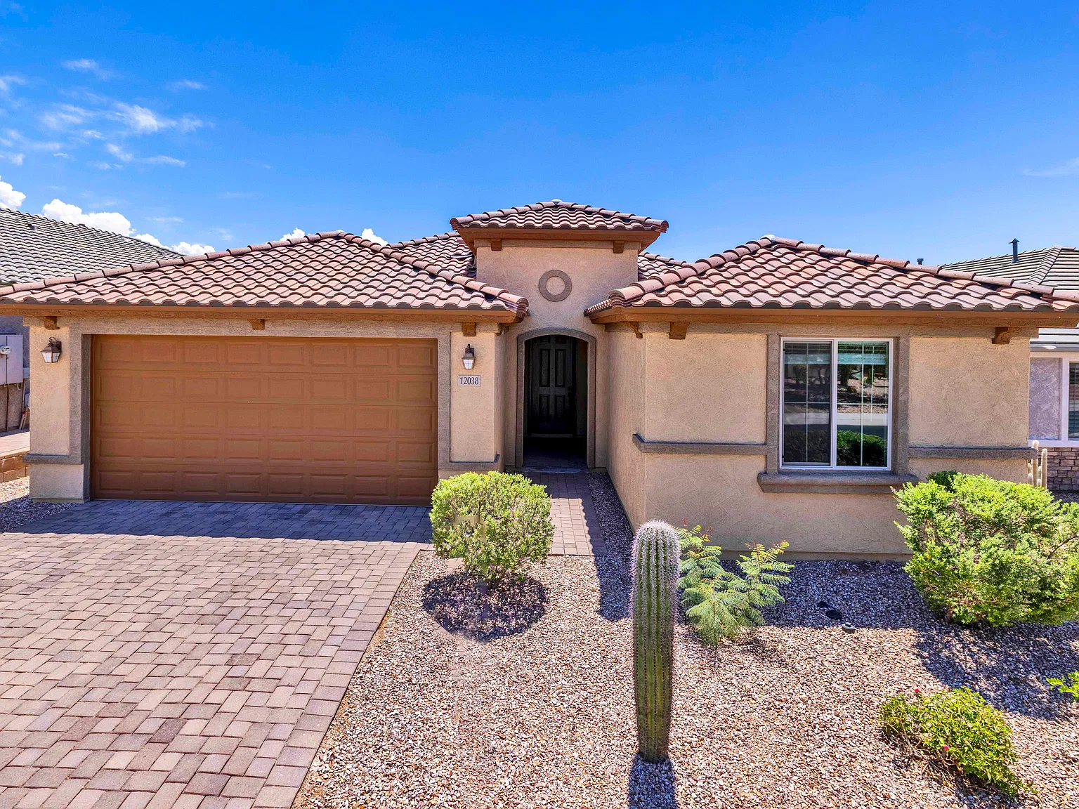 3 bed, 2006 sqft, $2,695 — Photo 2