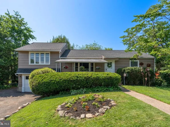 1908 Carton Rd, Hatboro, PA 19040