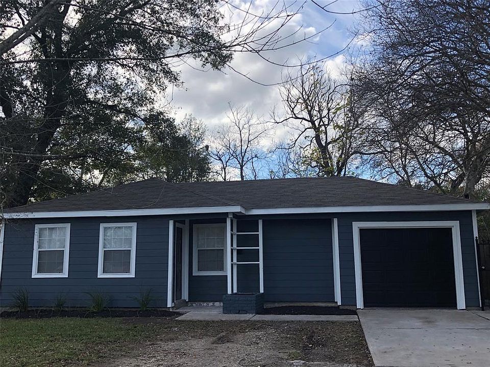 1st image of 1310 Pecan Dr