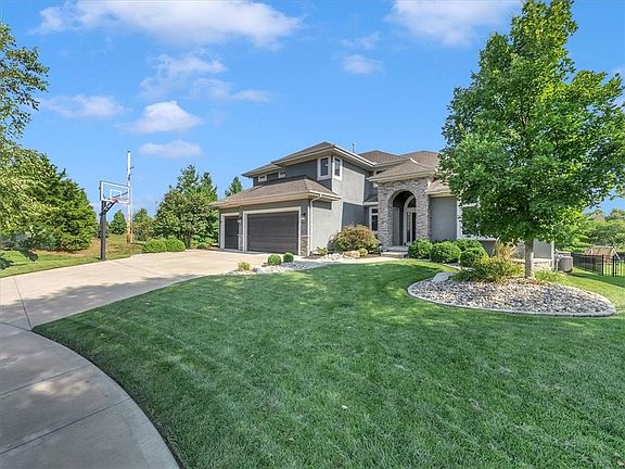3rd image of 11901 W 160th Pl