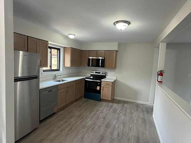 812 Meadow Woods Ln — Photo 3