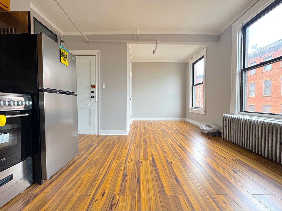 2nd image of 30 Fillmore Pl #2L