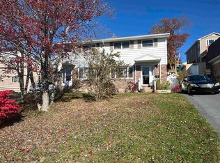 52 Regal Rd, Dartmouth, NS B2W4H6