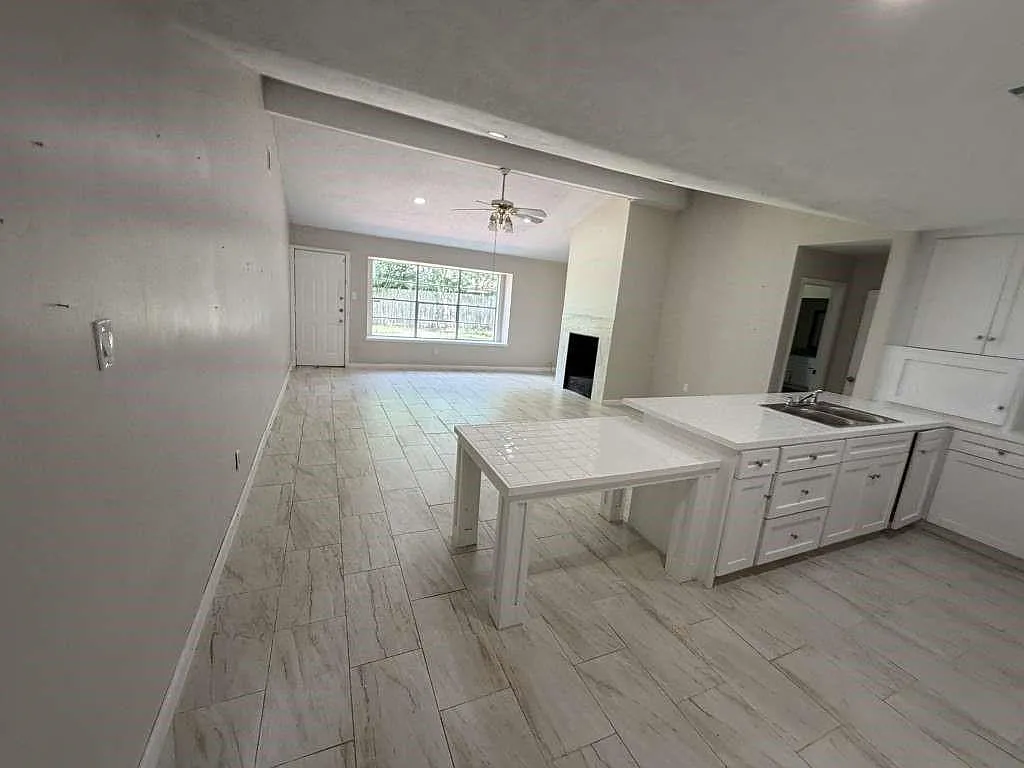 3 bed, 2.0 bath, 1584 sqft, $1,899 — Photo 4