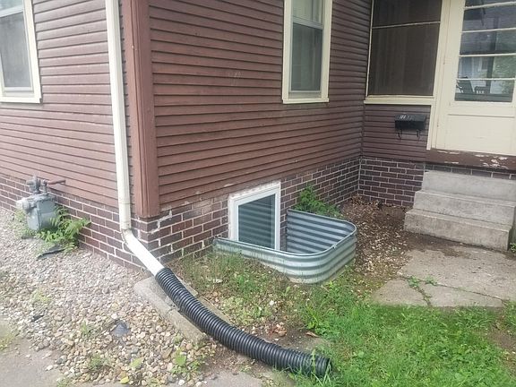 2nd image of 108 N Hazel Ave