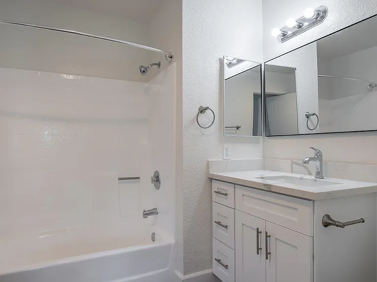 Monte Vista Apartments — Photo 23