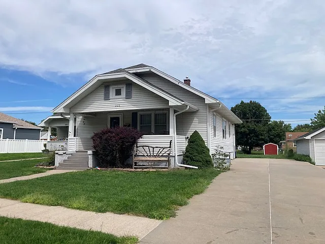 305 W 30th St