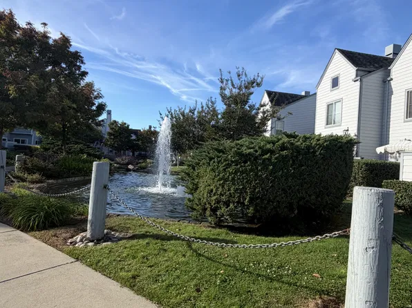 2 Binnacle Ln, Foster City, CA 94404