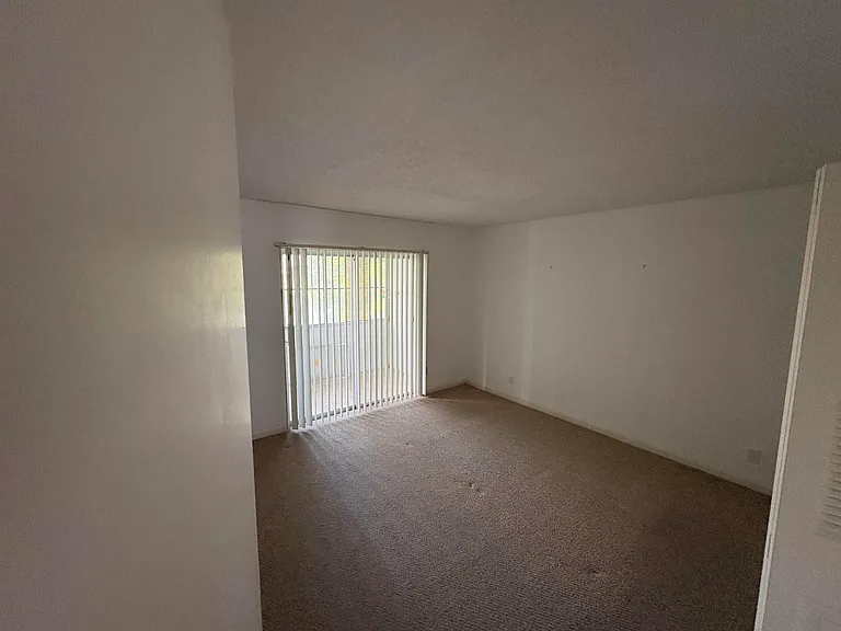 163 Somerset Cres #H — Photo 10