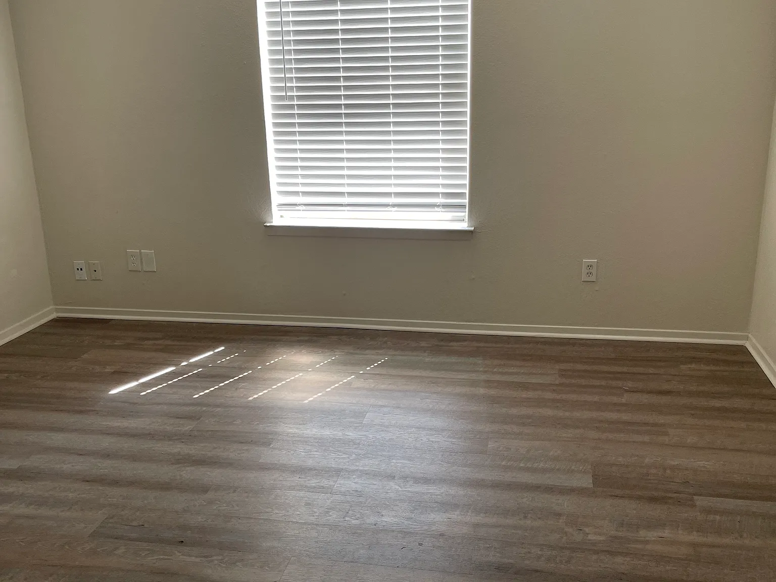 2 bed, 1050 sqft, $1,600 — Photo 2