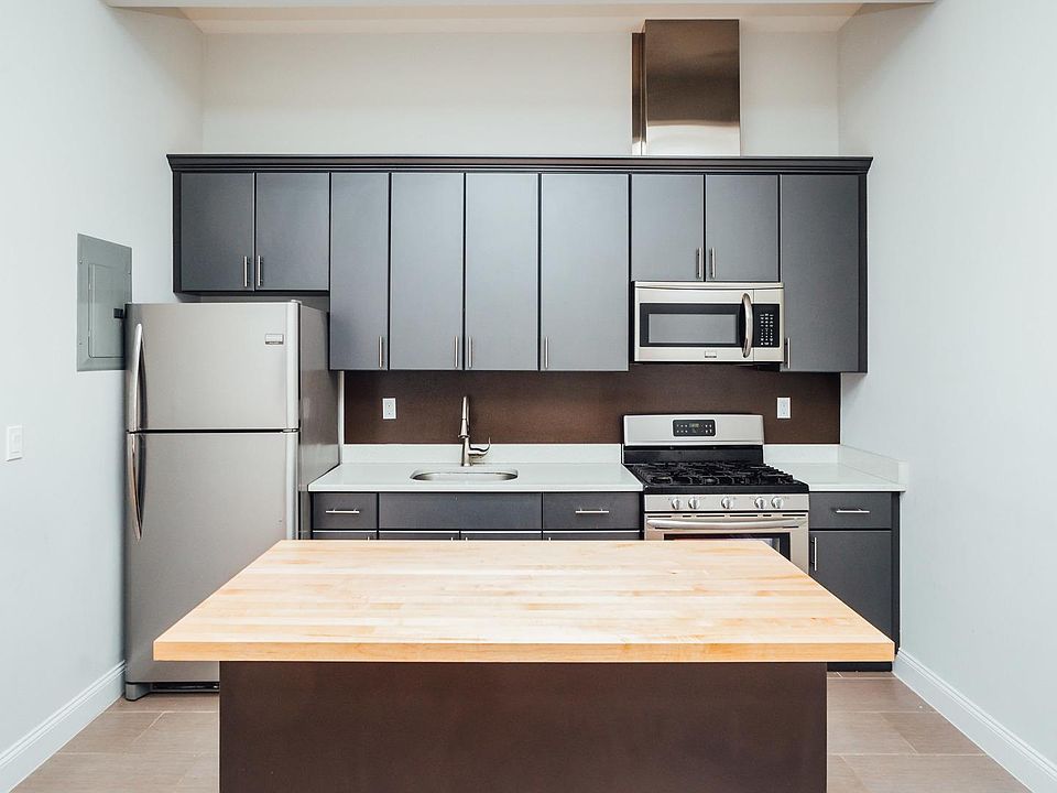 1st image of 652 Woodward Ave