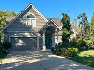 1700 N Windsor Dr, Arlington Heights, IL 60004