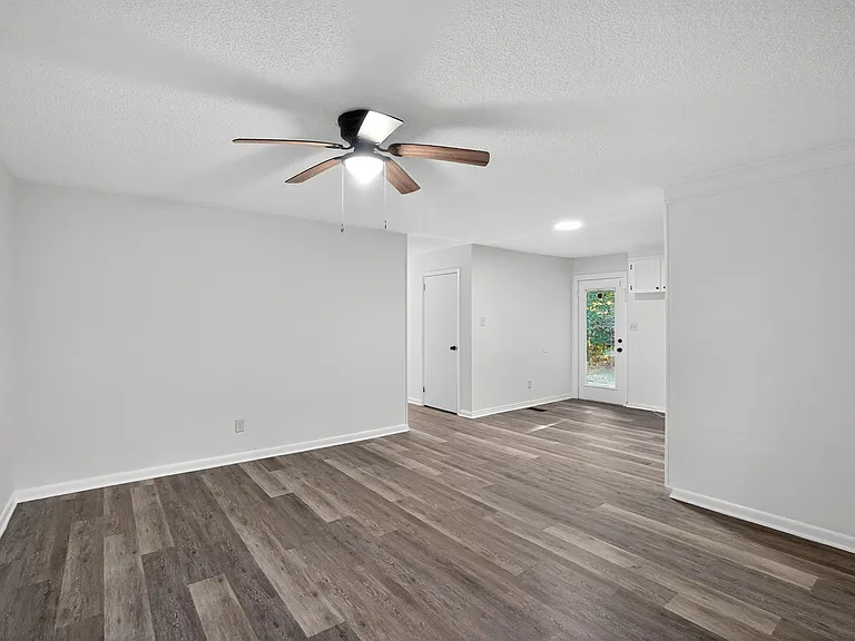 1494 Carpenter St — Photo 9