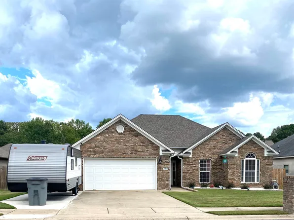 3210 Longmeadow Dr, Bryant, AR 72022