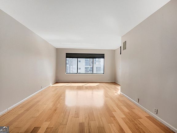 5th image of 3481 Lakeside Dr NE APT 2905