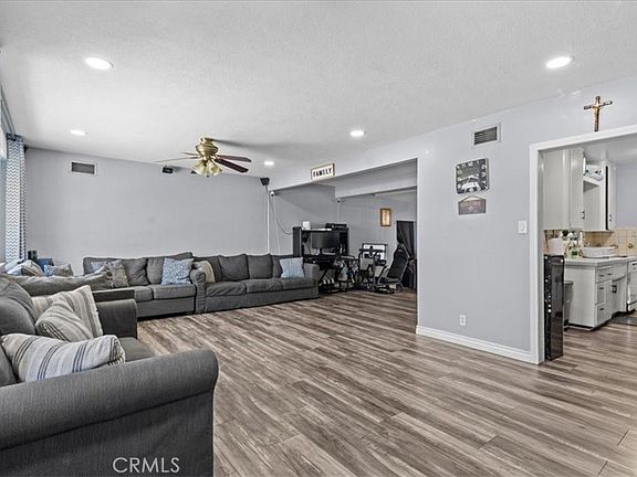 4th image of 451 W Cornell Dr