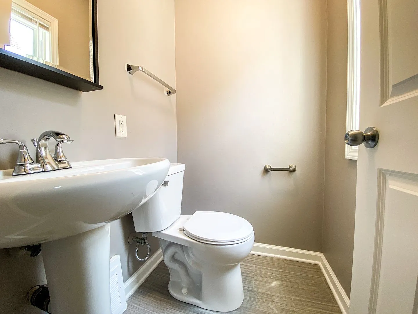 2 Bedroom Single Family — Photo 3
