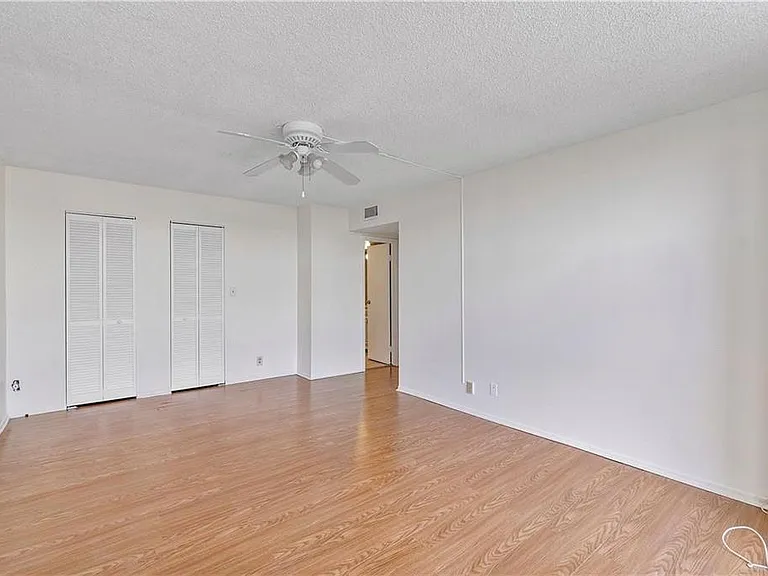 1000 Parkview Dr #507 — Photo 3