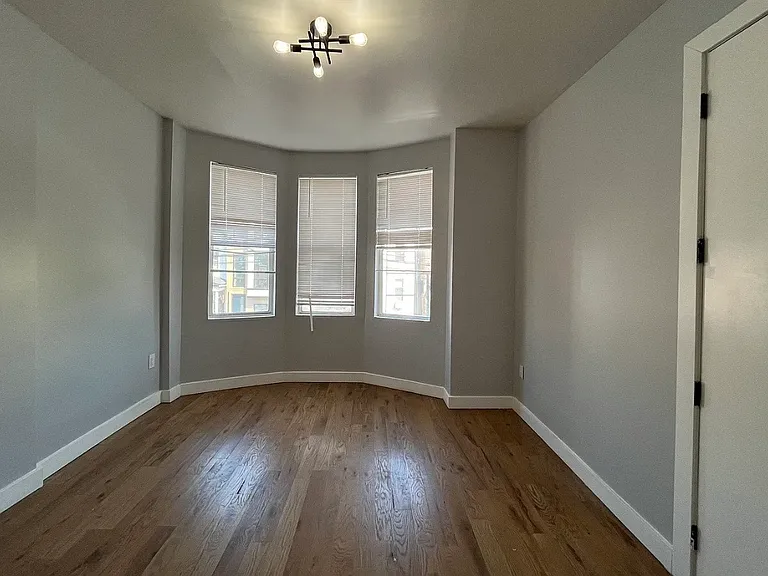 131 Hancock Ave #2D — Photo 5