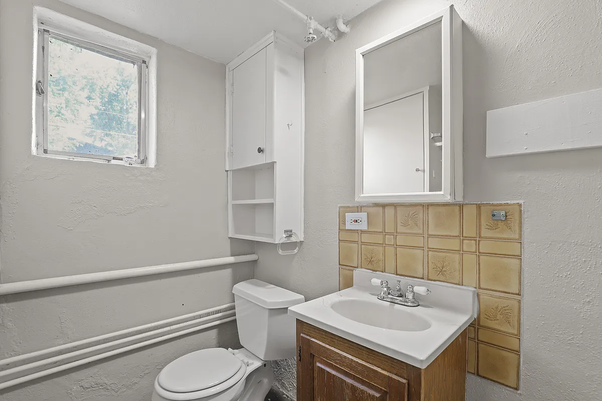 Floor plan 2590 S Race St