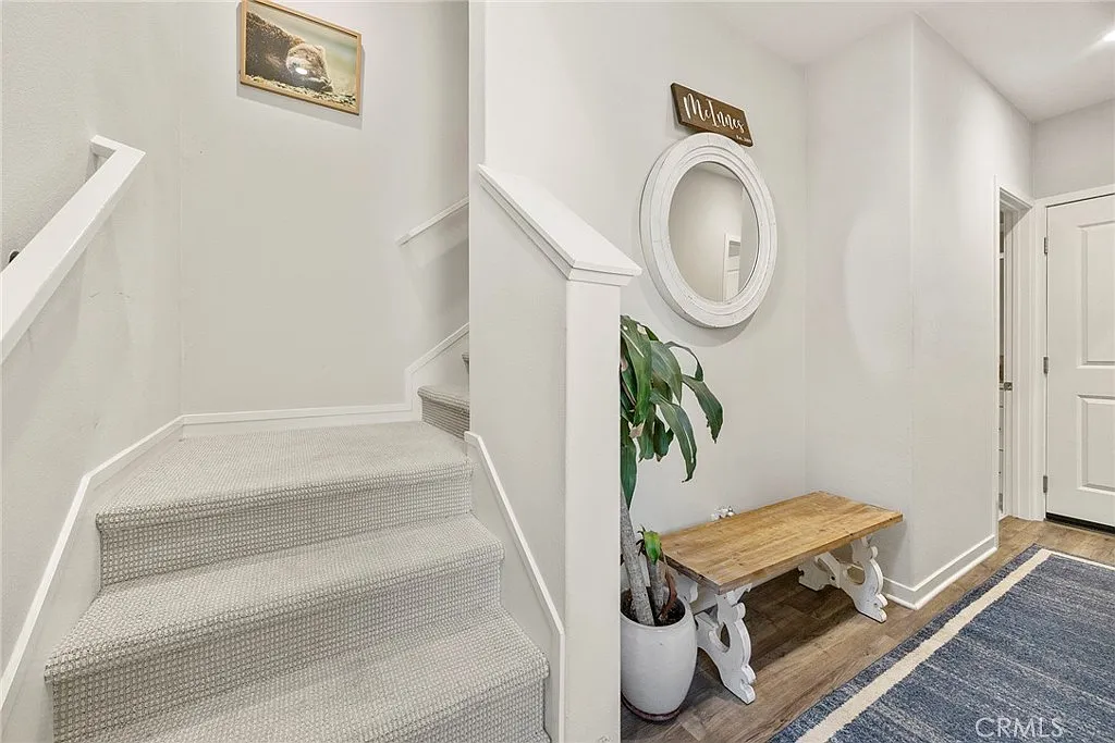 3 bed, 3.5 bath, 1695 sqft, $4,600 — Photo 3