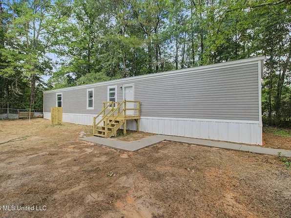 7737 Narcissus Dr, Gautier, MS 39553