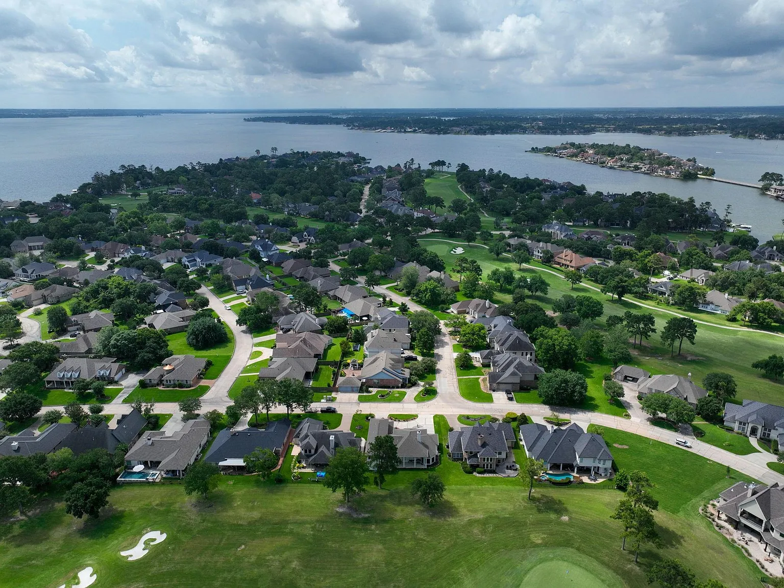 5 bed, 4.0 bath, 3828 sqft, $3,990 — Photo 1