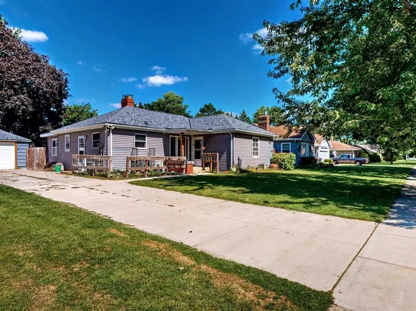 1227 E Memorial Dr, Janesville, WI 53545