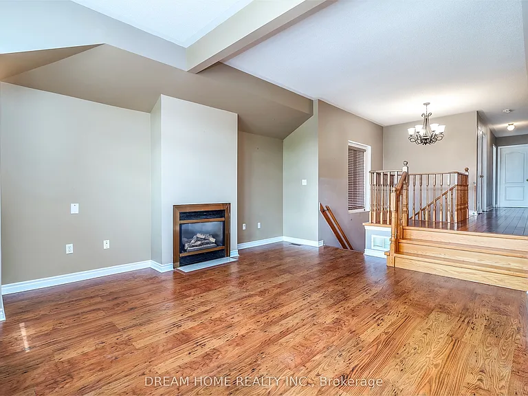 2832 Galleon Cres — Photo 10