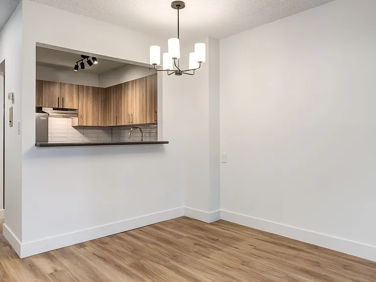2404 16a St SW — Photo 37