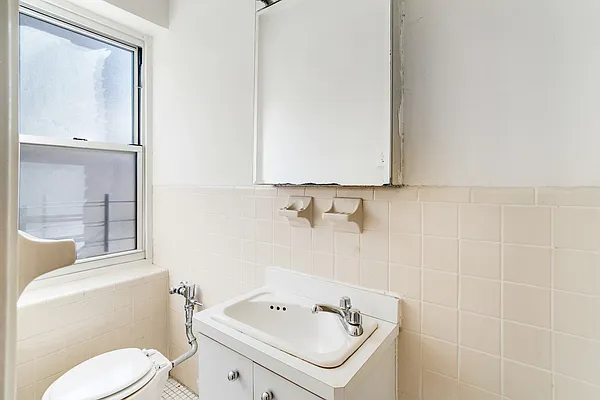 Rented by Compass | media 47