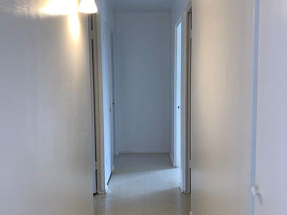 Hallway to the bedrooms