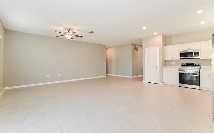3 bed, 2.0 bath, 1636 sqft, $2,145 — Photo 3
