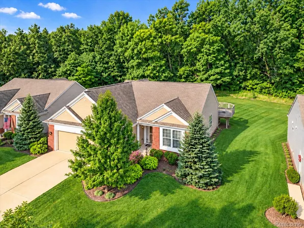 3578 Rainier Dr, Howell, MI 48843